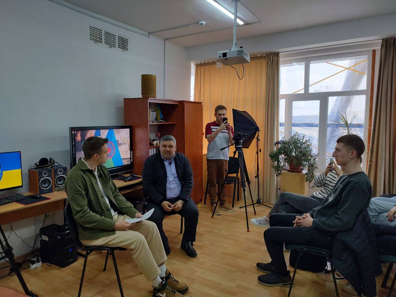 Ромський депутат зустрівся зі студентами-медійниками УжНУ