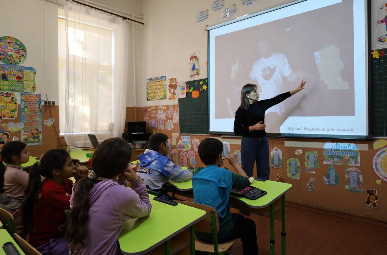 В Ужгородській гімназії № 13 провели науково-освітній захід до Дня ромської мови